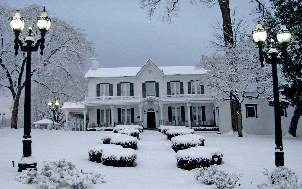 Winter snow, Stevens Mortuary